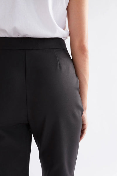 closer look to Sorell pants back in black