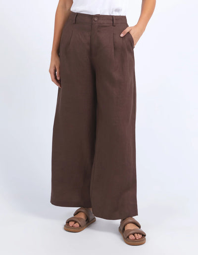 woman wearing white top and foxwood pierra pants in chocolate colour