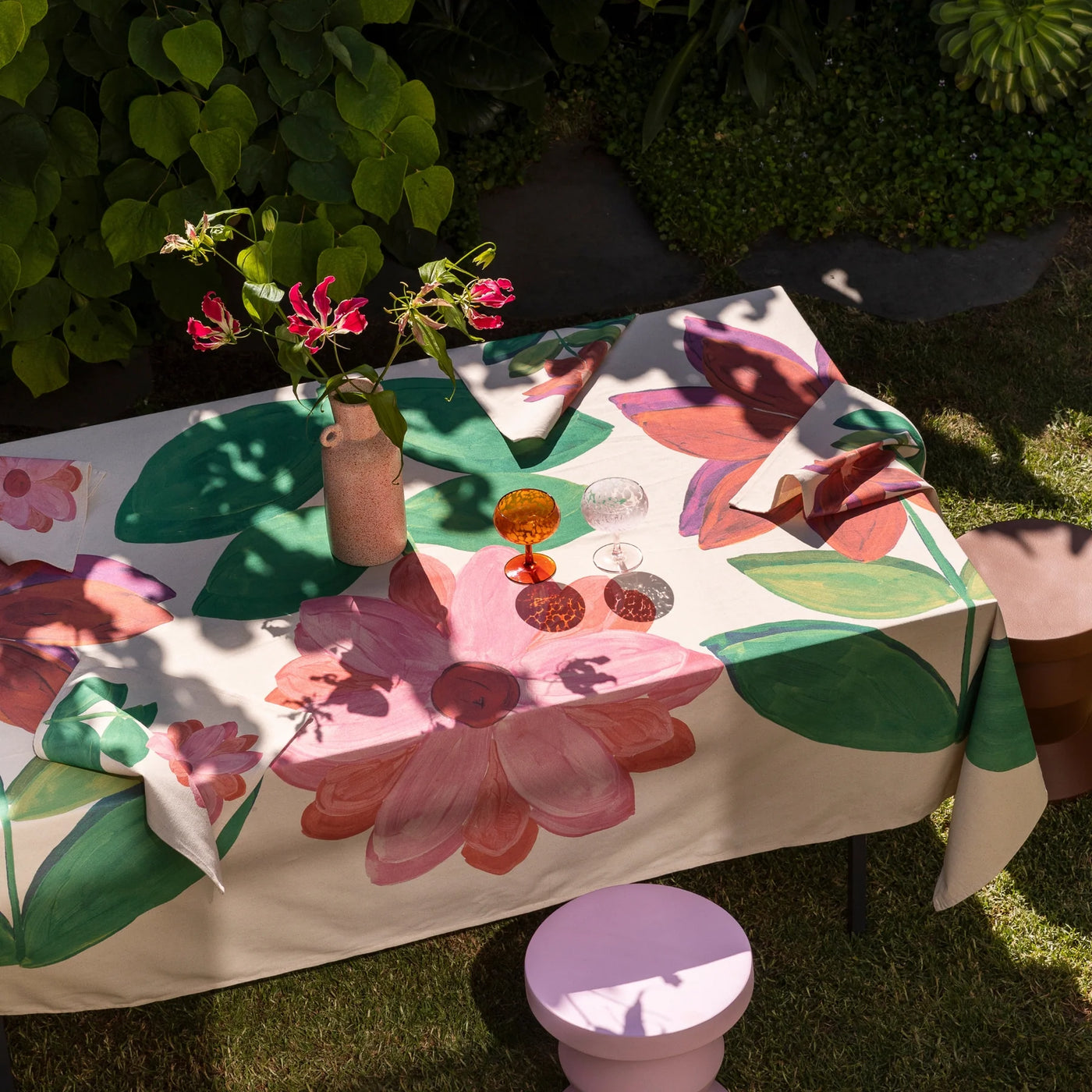 Shasta Daisy Multi Tablecloth