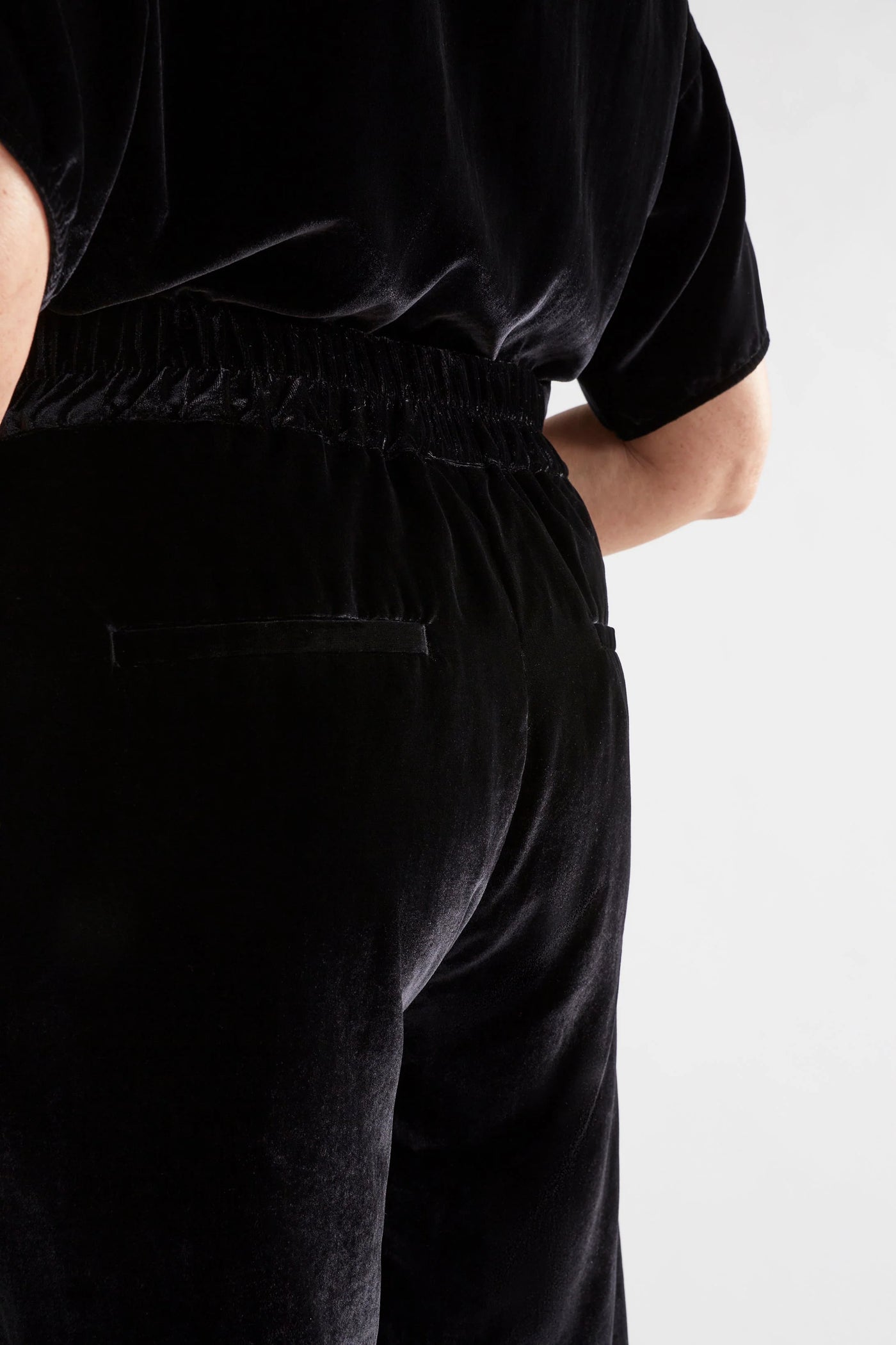 Suuri Velvet Pant - Black