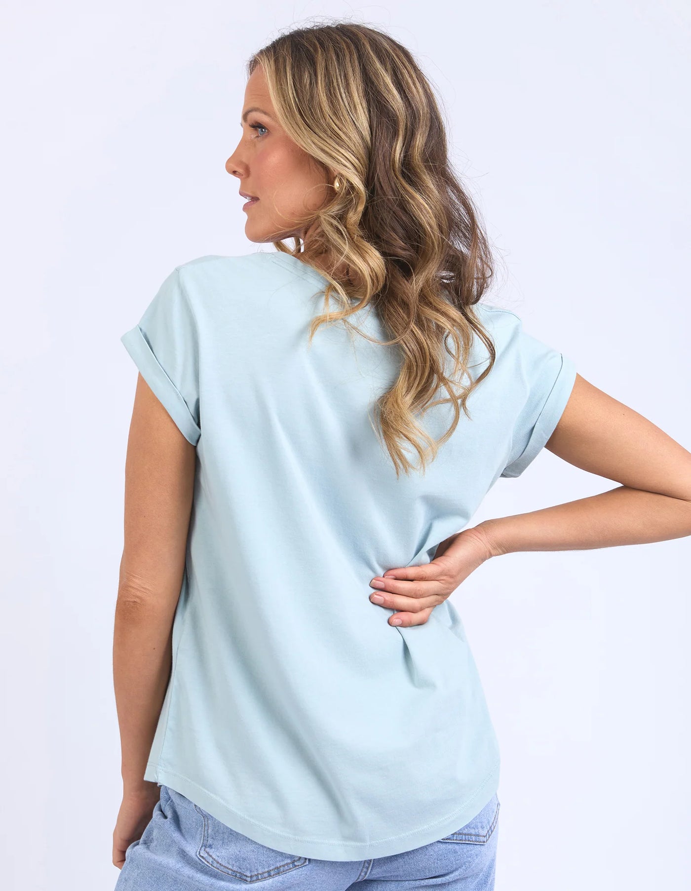 woman facing the back wearing foxwood manly vee tee blue bell