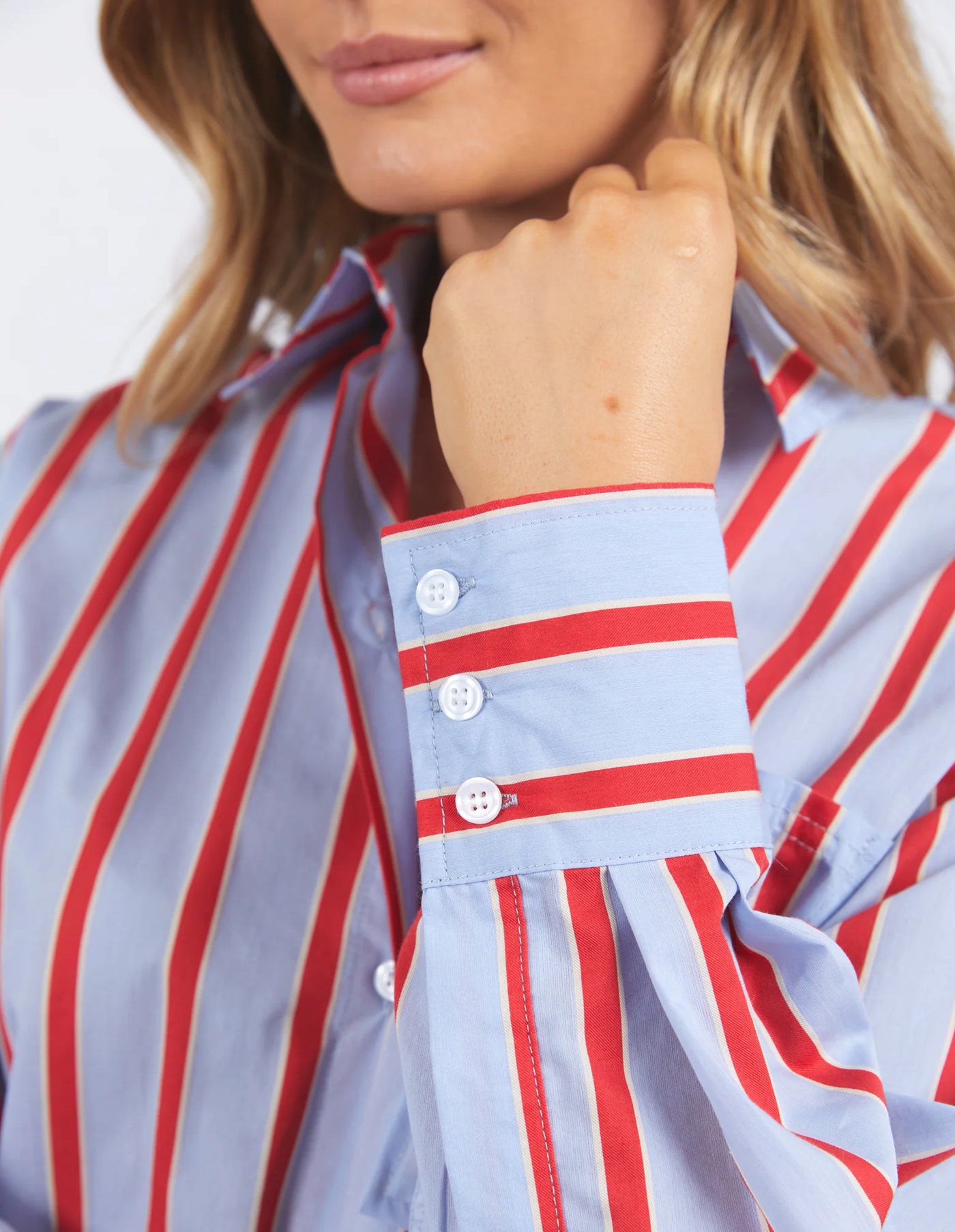 sleeve details of foxwood strike shirt in blue red stripe