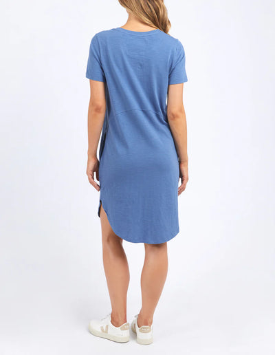 Woman facing the back wearing Foxwood bay dress in blue horizon