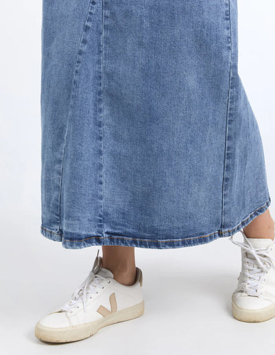 closer look of the Parsons Midi Comfort skirt