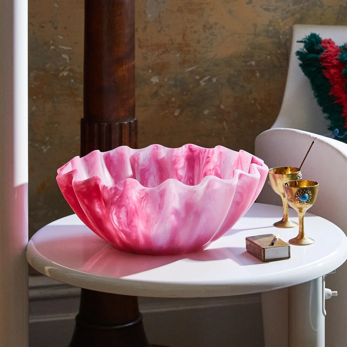 side table with Venus Bowl - Fuchsia