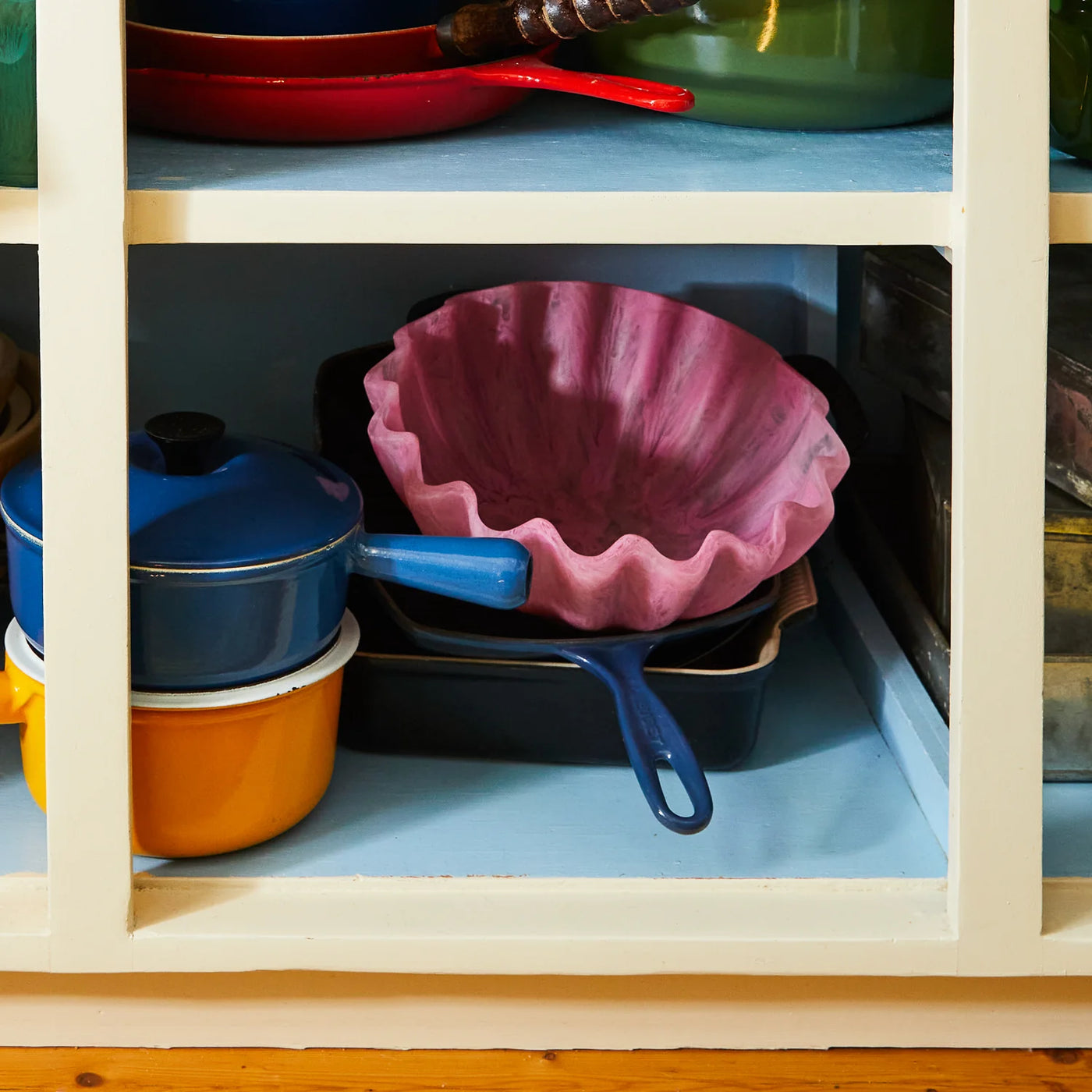 Cabinet with pot and bowl